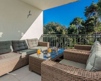 Apartments with parking space Vir - 18519 - Vir - Balcony