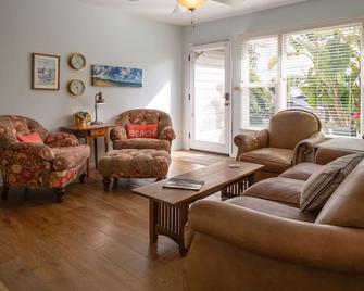 Just 2 Blocks From The Beach, The Pier & Ocean Av. - Cayucos - Obývací pokoj