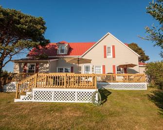 Cavendish Lodge & Cottages - Cavendish - Building