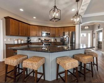 Beautiful New House In Great Northern Neighborhood- Close To All! - Auburn - Кухня