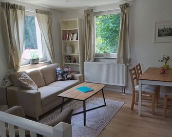 Two-storey house with dishwasher and washing machine - درسدين - غرفة معيشة