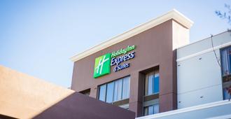 Holiday Inn Express & Suites Austin Airport, An IHG Hotel - אוסטין