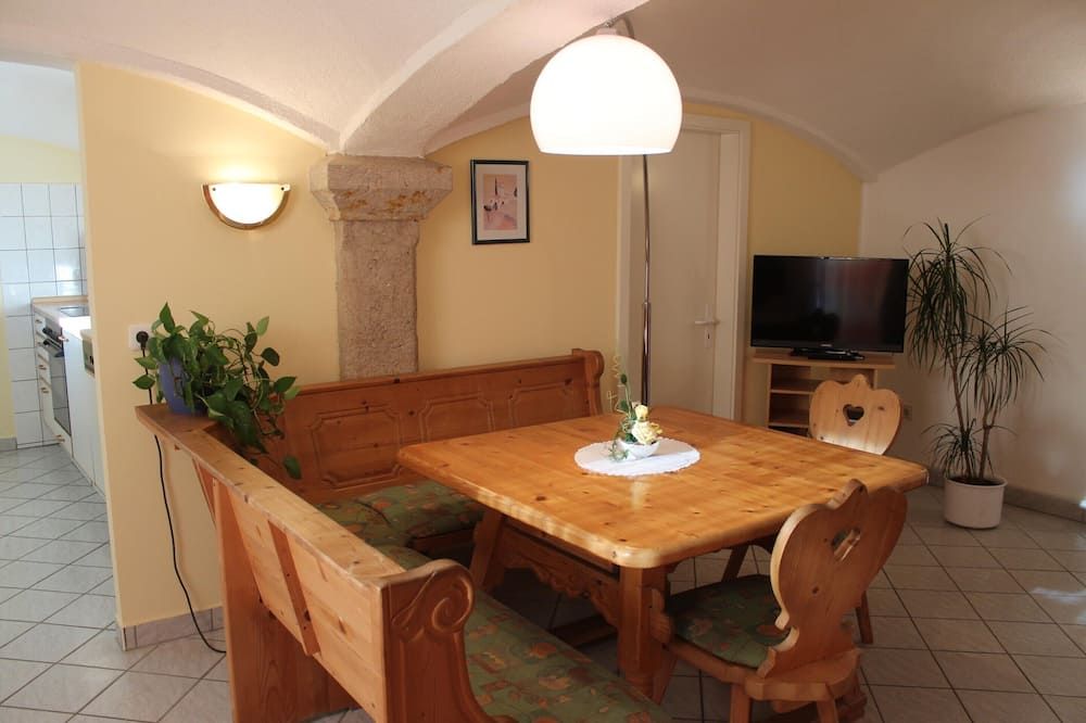 Cosy Apartment in Weissig With Garden - Struppen - Eetruimte