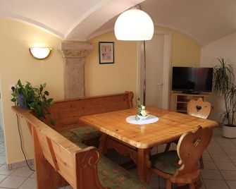 Cosy Apartment in Weissig With Garden - Struppen - Eetruimte