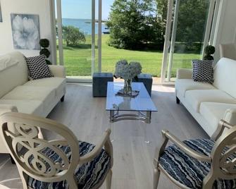 Waterfront Dream - Hampton Bays - Living room
