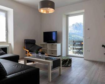 Numero 53 Tenna Ospitar - Tenna - Living room