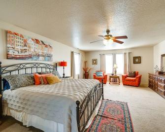 Ideally Located Nampa Home w/ Office Area & Patio! - Nampa - Bedroom