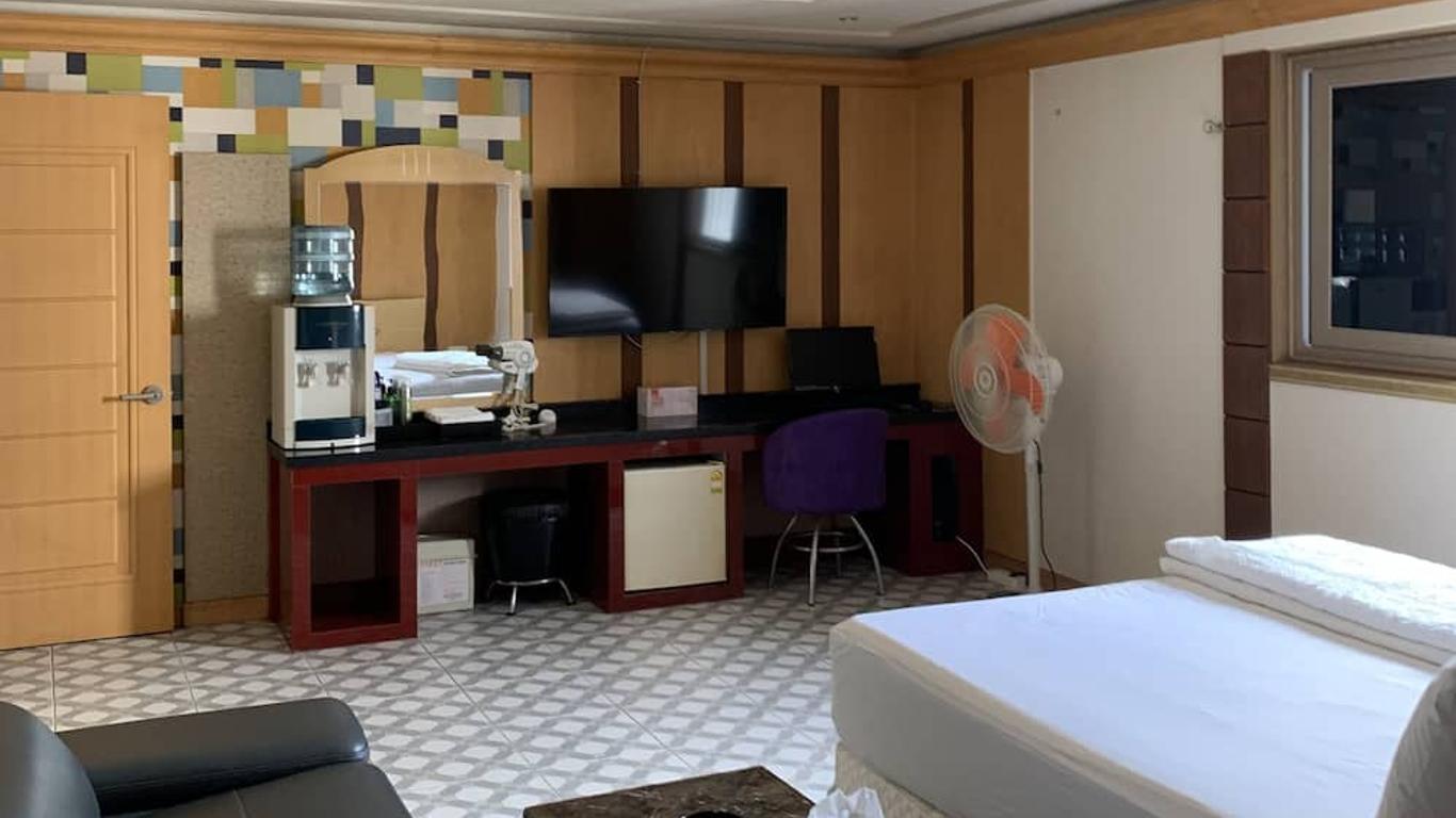 كوريانا موتل