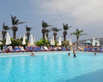 Lamedina Hotel & Resort - Jounieh - Piscina