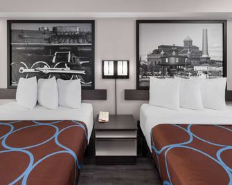 Super 8 by Wyndham Baltimore Northwest - Baltimore - Schlafzimmer
