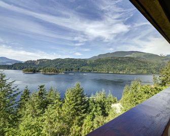 West Coast Wilderness Lodge - Egmont - Balcony