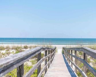 Bright New Beach House With in- Law Suit - St. Augustine - Strand