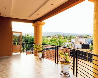 Coded Guest House - Aburi - Balcón