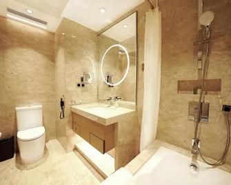 Grand Dragon Hotel - Macau - Bathroom