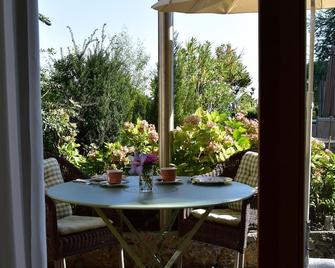 Ferienwohnung mit Großem Hellen Raum und Kachelofen - Chiemsee - Patio