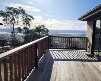 3 Seaviews Wombat Mt Rumney Escapes - Cambridge - Balcón