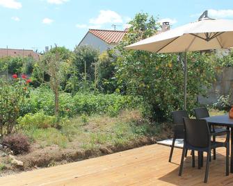 Bed and Breakfast \'Arthur\' 2 people - Saint-Georges-de-Montaigu - Patio