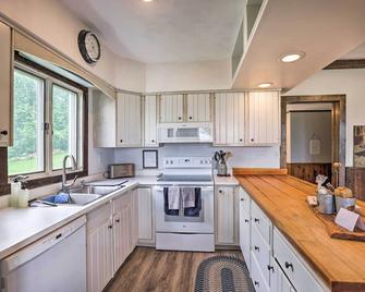 Spectacular Views w/ Deck, Fire Pit, & Game Room! - Keuka Park - Kitchen