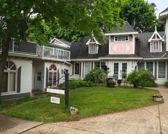 Carriage House - Kingbed, Full Kitc - Wolfville - Building