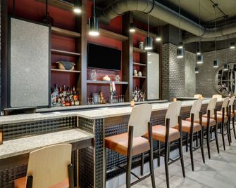 Drury Plaza Hotel Cincinnati Florence - Florence - Bar