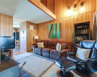 Strawberry Townhouse Walk to Leland Snow - Pinecrest - Living room