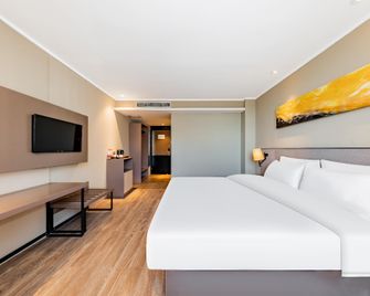 Home Inn Plus - Hohhot Zhongshan West Road Branch - ฮูฮอต - ห้องนอน