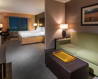 Holiday Inn Express & Suites Hays By IHG - Hays - Habitación