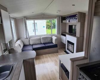 Haven 6 berth Cozy Retreat (58) - Holywell - Living room