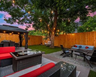 Western Oasis - Chic New 6BR 10-min from Downtown - Dallas - Patio