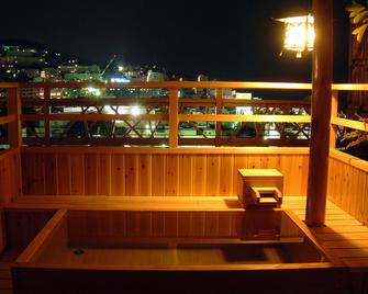 Shin Kadoya - Atami - Balkon