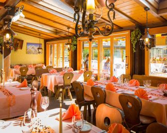 Alpine Budget Rooms by Täscherhof - Taesch - Restaurante