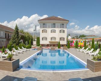ololoFamily - Cholpon-Ata - Pool