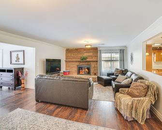 Idyllic Loma Linda Home 10 Mi to Riverside! - Loma Linda - Living room