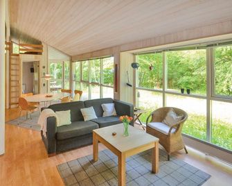 3 bedroom gorgeous home in Glesborg - Fjellerup Strand - Sala de estar