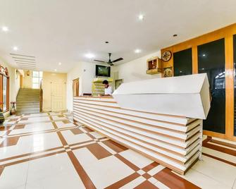 Spot On 62000 Hotel The Raj Palace - Bongaigaon - Front desk