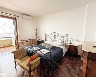 Sicilian Home - Aci Castello - Makuuhuone