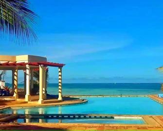 Nyali Beachfront Apartments - Mombasa - Pool