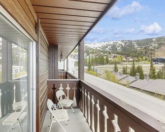 Beautiful getaway for two near the Schweitzer Mountain Resort - shared tennis - Sandpoint - Balkon