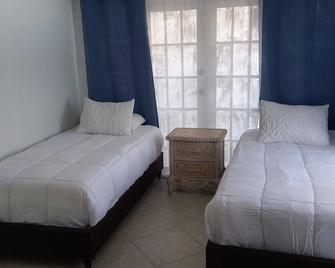 3Bed 3Bath Centrally Located Villa w/Pool & Deck 5 mins from Beach & Stores - Georgetown - Bedroom