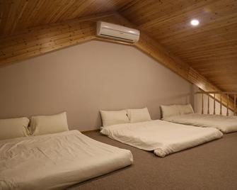 Tamshui Homestay - Tamsui District - Bedroom