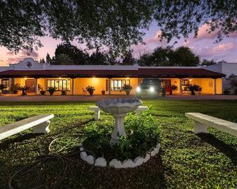 Hacienda del Sol - Luxurious - Endless Activities! - Brownsville - Building
