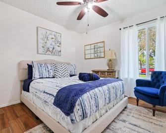 Charming Oasis in Clovis: Your Dream Home Awaits! - Clovis - Bedroom