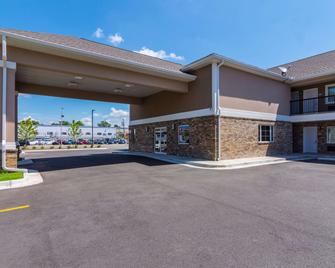 Econo Lodge Inn & Suites North Little Rock near Riverfront - North Little Rock - Rakennus