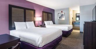 Econo Lodge Inn & Suites North Little Rock near Riverfront - North Little Rock - Bedroom