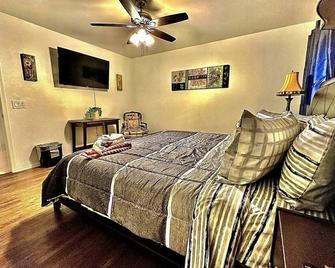 4Bd Oasis w/Pool/Pool Table - El Mirage - Bedroom