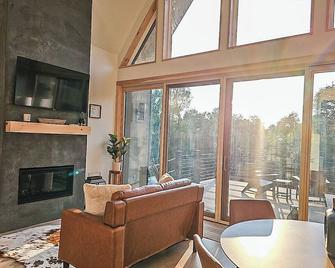 Modern Adirondack Getaway - Malone