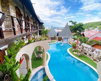 熱帶城堡潜水度假村 - 格尼拉港 - 游泳池