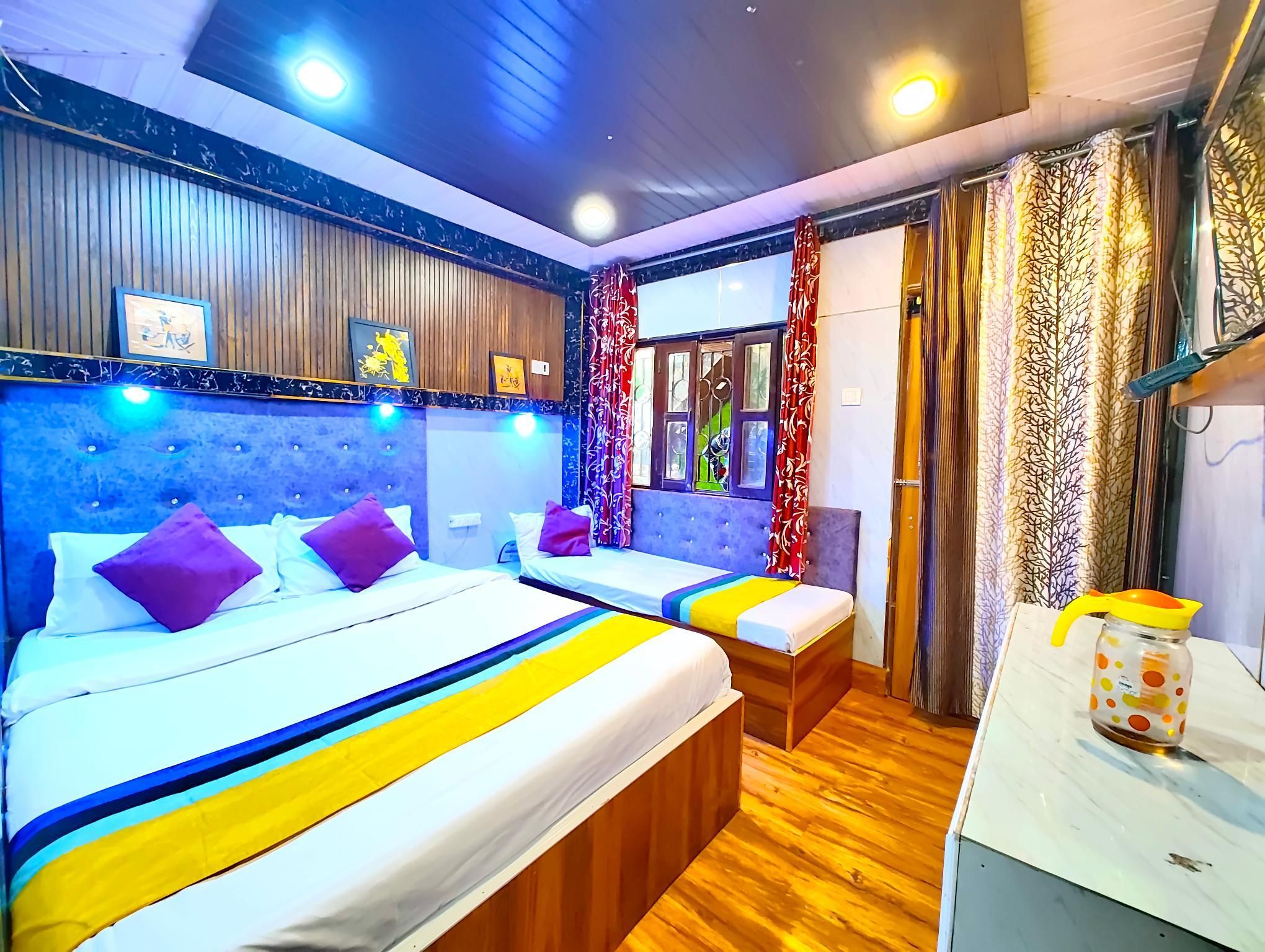 جورومغو فلاتيز مول رود ناينيتال - نينيتال - غرفة نوم