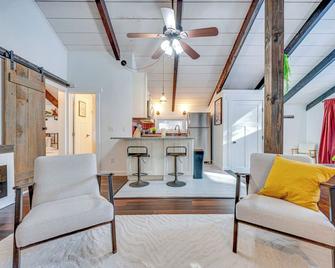 'Lofty Dreams' Cabin By Conway Lake & Saco River! - Conway - Living room