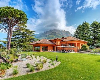 Villa Beatrice - Mandello del Lario - Gebäude